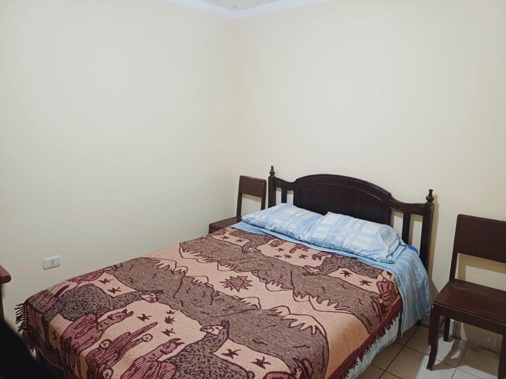 HOSPEDAJE ALVARADO - Matrimonial - 301 - Bueno Bonito y Barato